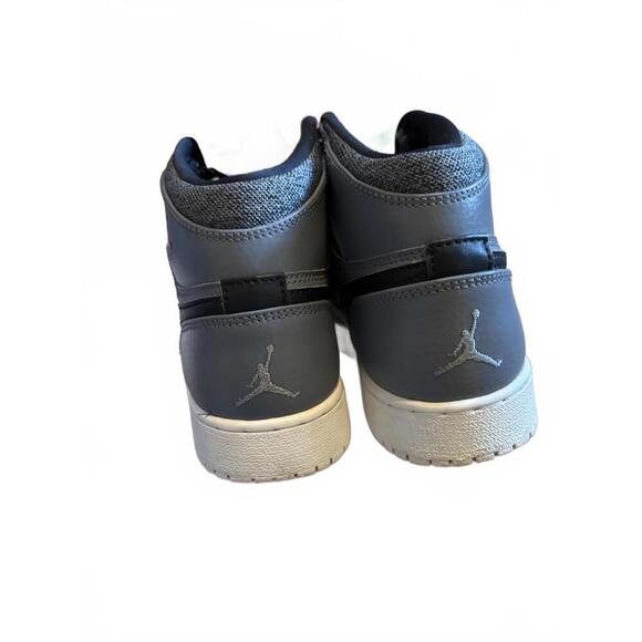 FLASH SALE!
Nike Air Jordan 1 Retro High OG Sneaker Rare Y5=W7 - Picture 5 of 8